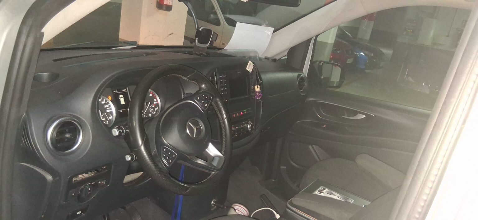 Taxi económico para hasta 7 pasajeros con servicio 24 horas